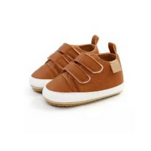 Sneakers in brown
