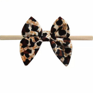 Velvet headband bow in leopard