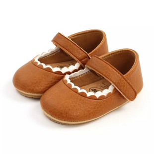 Baby girl shoes in rust color